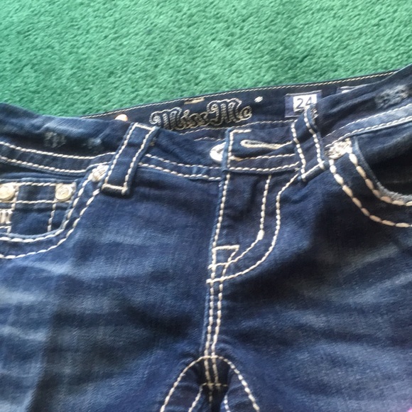 Miss Me Cropped Jeans - Picture 4 of 9